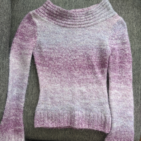 Sweaters - Picture 2 of 9